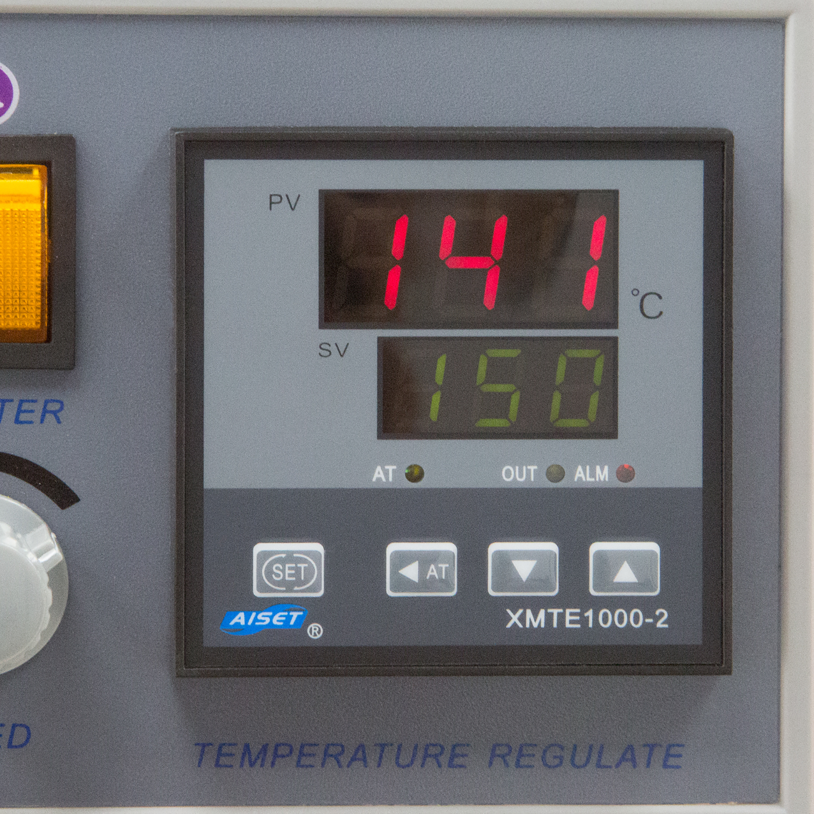 close up of digital temperature regulator of the JORES TECHNOLOGIES® continuous band sealer