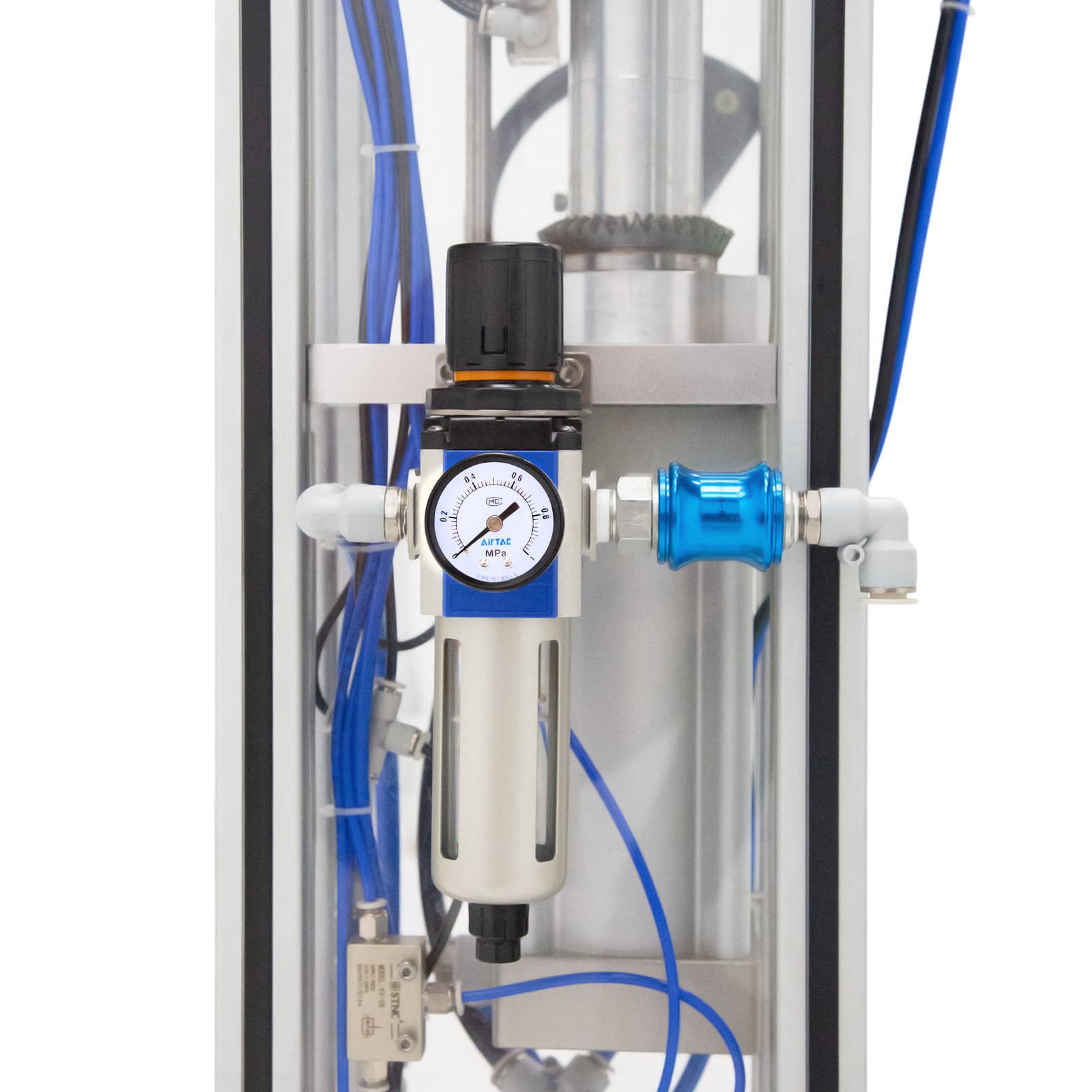 Closeup of the compressed air regulator of the JORES TECHNOLOGIES® pneumatic high viscosity piston filler