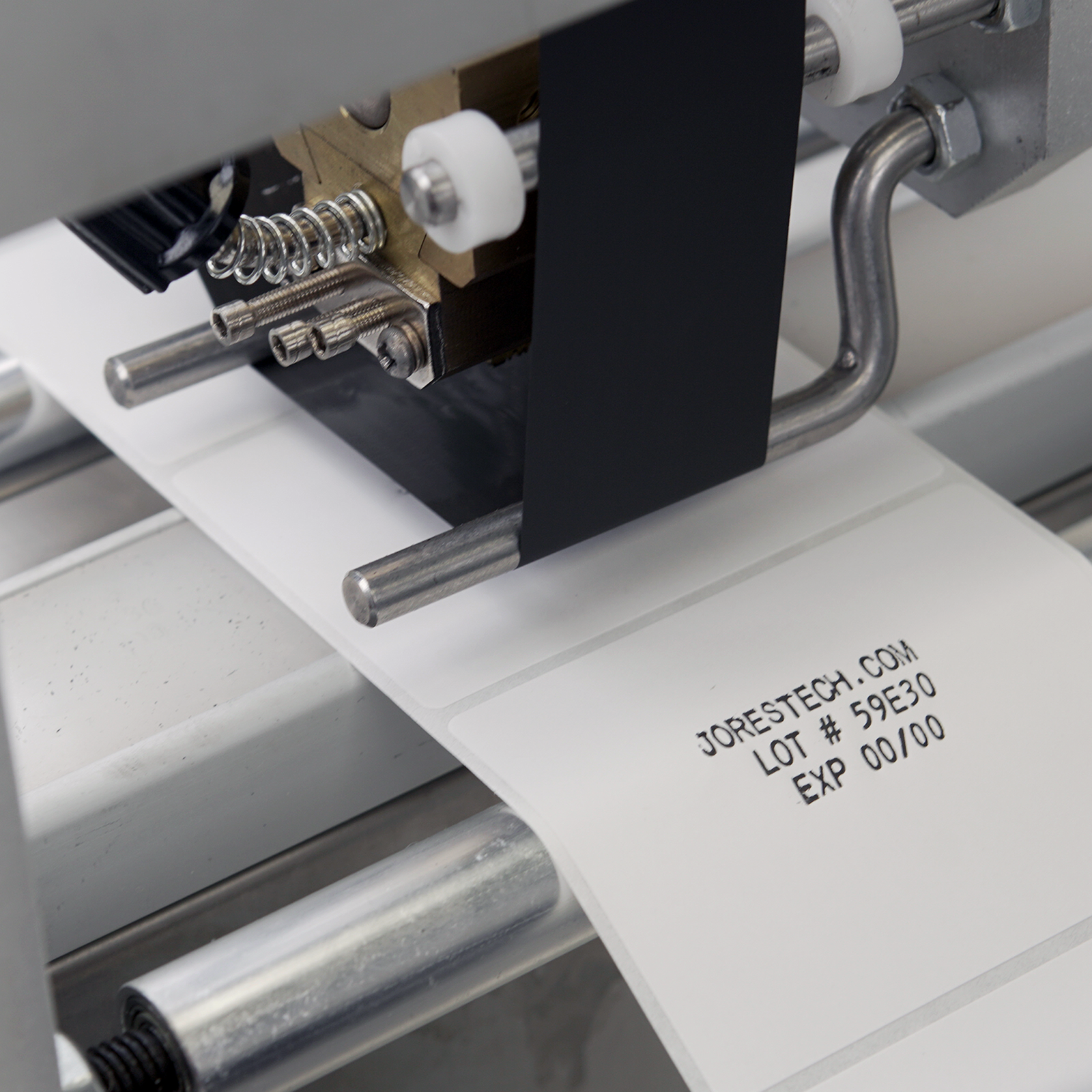 Integrated printer and black hot stamp ink on the semi-automatic label applicator for round containers by JORES TECHNOLOGIES®