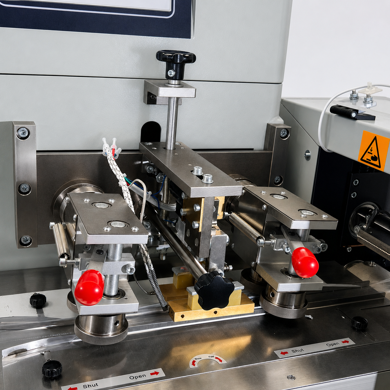 Automatic Horizontal Flow Wrapper with Belt Conveyor & Hot Roll Coder FWIMAX-2500-B