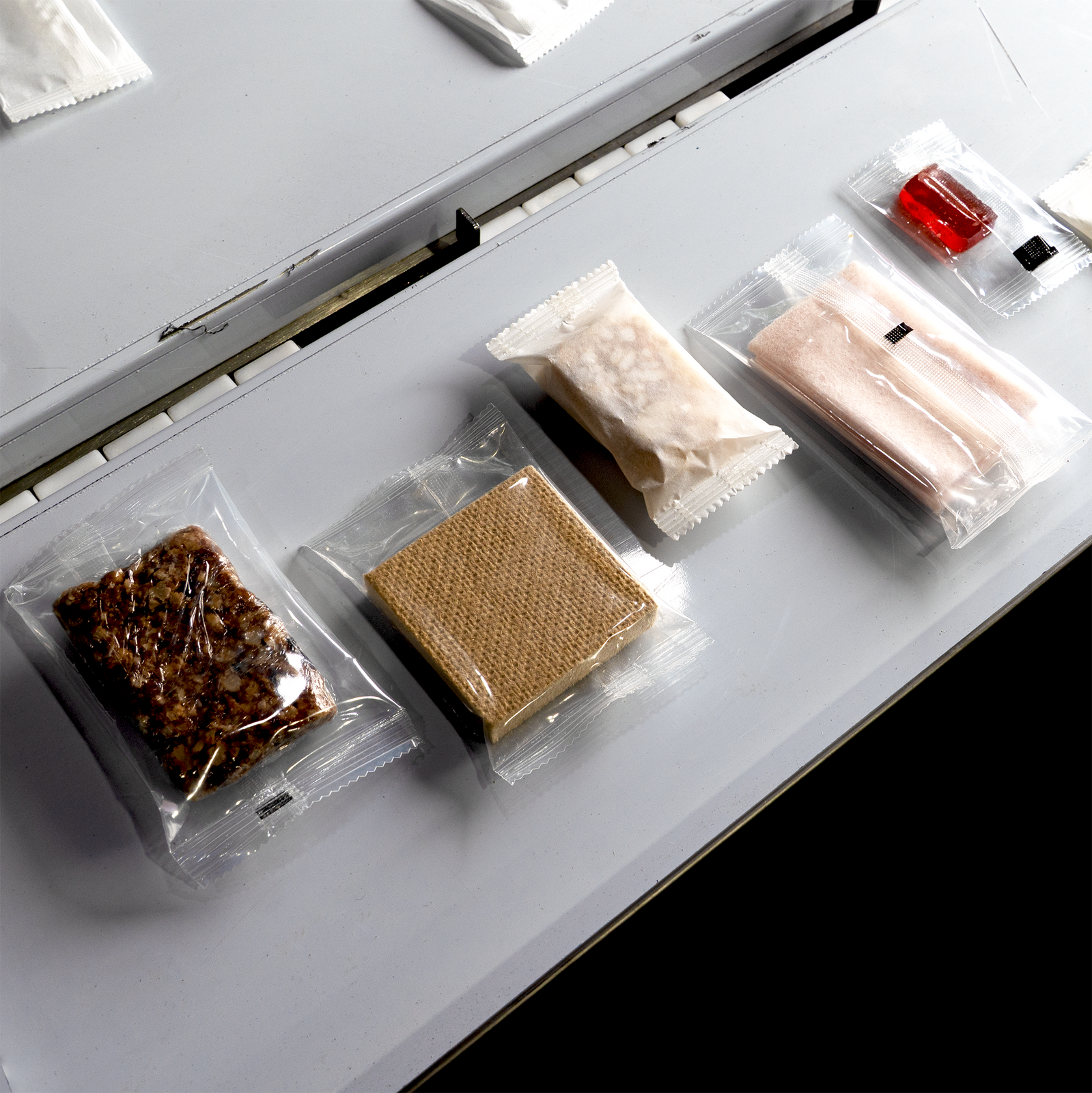 Automatic Horizontal Flow Wrapper with Inverted Film Feeder