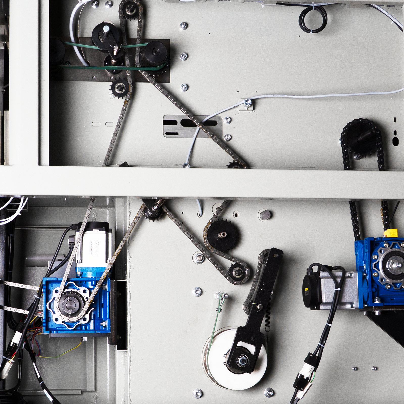 Automatic Horizontal Flow Wrapper with Inverted Film Feeder