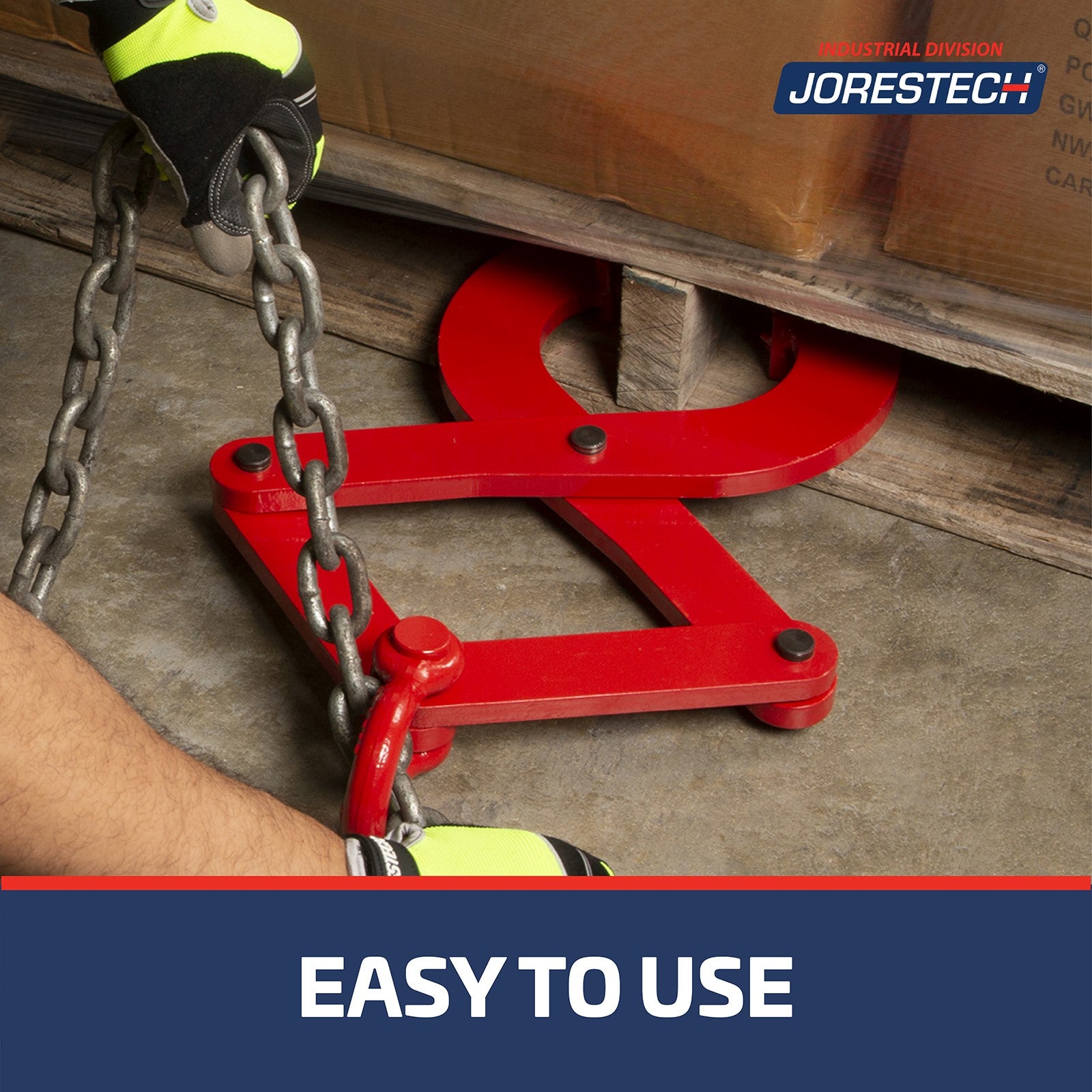 Operator threading chain through pallet puller loop while the pallet puller is attached to a loaded wood pallet. Blue banner with text in white read: easy to use