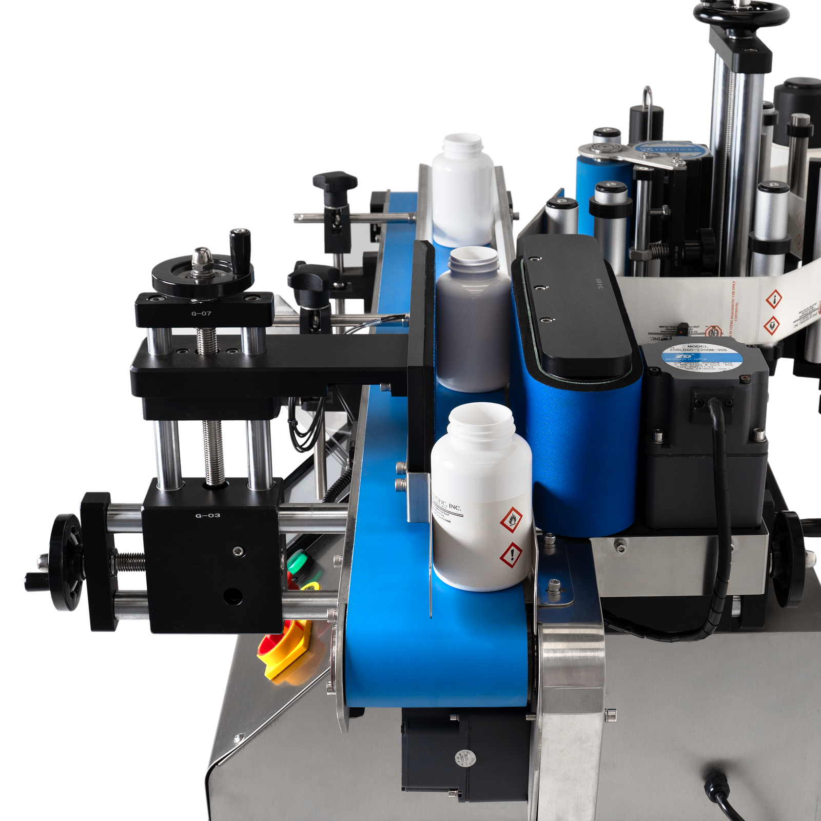 Label Applicator machine for high precision with conveyor for round containers in a production line