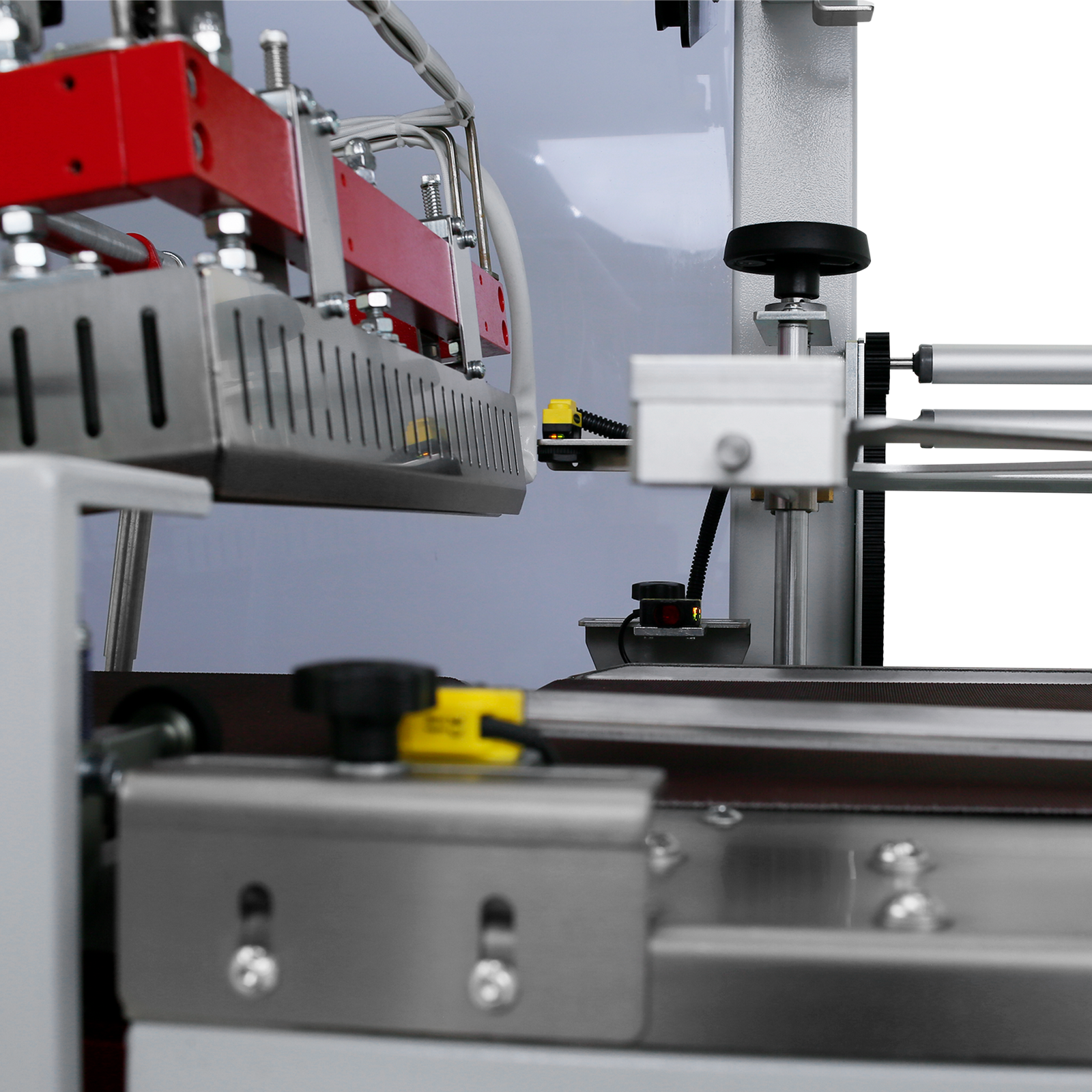 Close up of the yellow sensors positioned on the JORES TECHNOLOGIES® automatic L bar film sealer