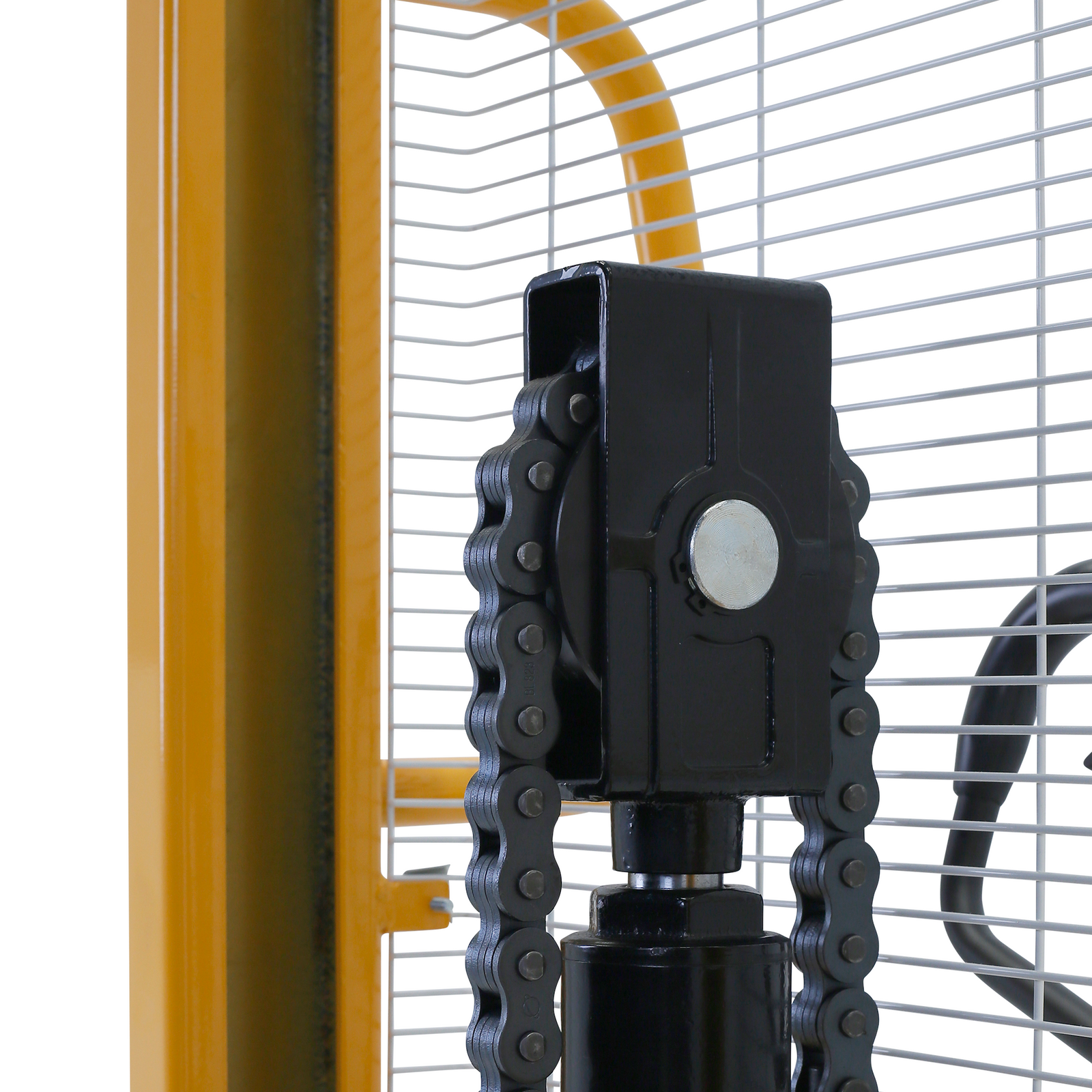 Close up of the chain of the JORES TECHNOLOGIES® pallet stacker