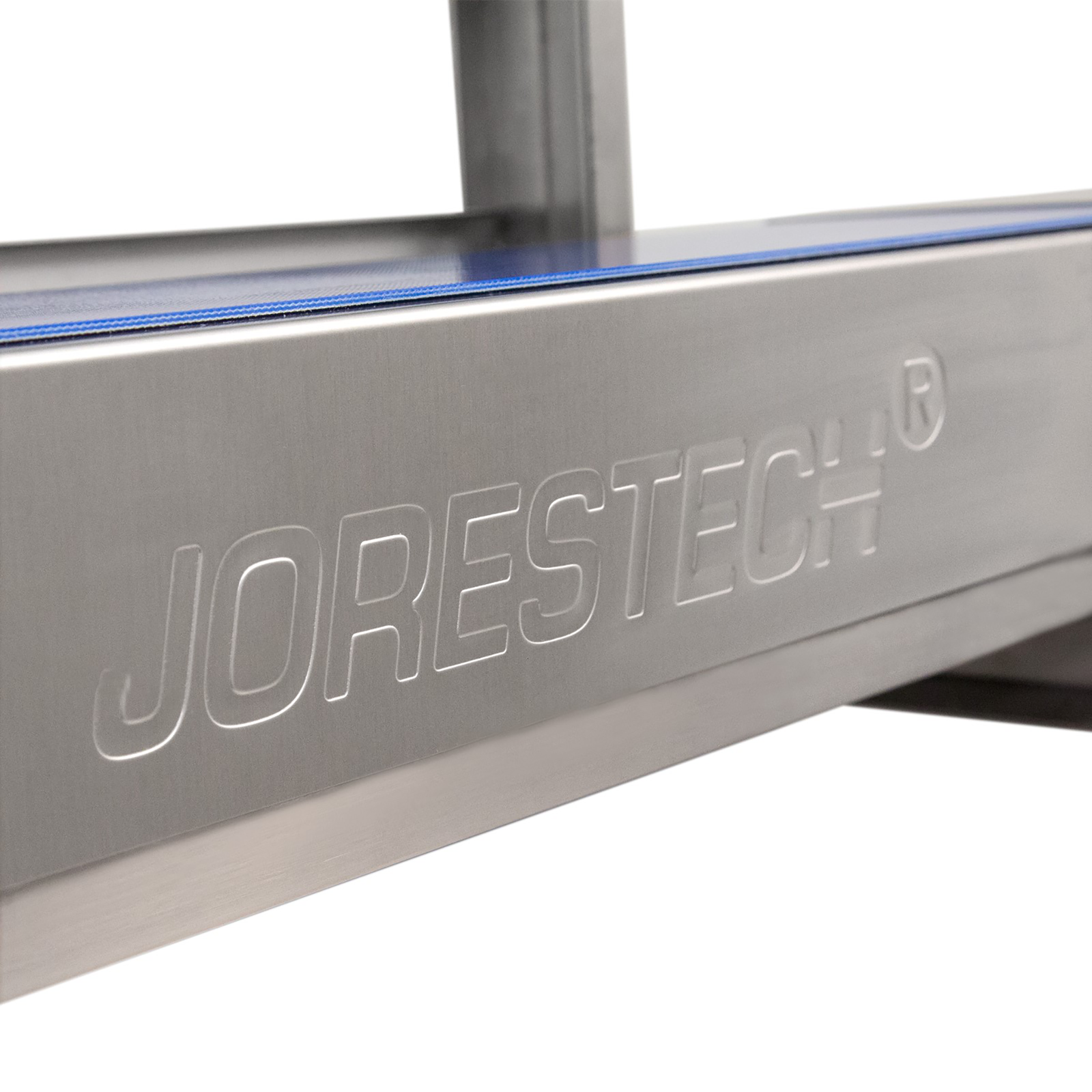 close-up of continuous band with JORES logo embedded on the stainless steel